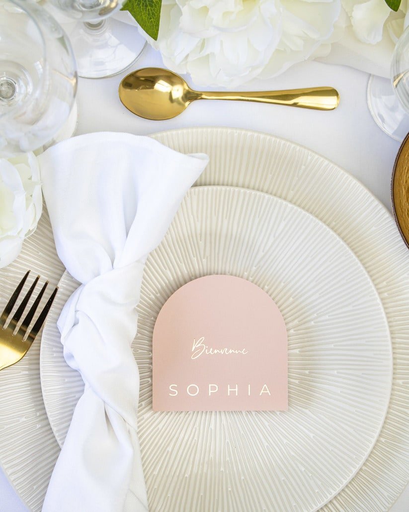 "Alya - Marque-place" – Marque-place chic, élégant et romantique avec dorure or pour réception de mariage – Papeterie de mariage - Wedding stationery - Création Luxe Carterie Studio