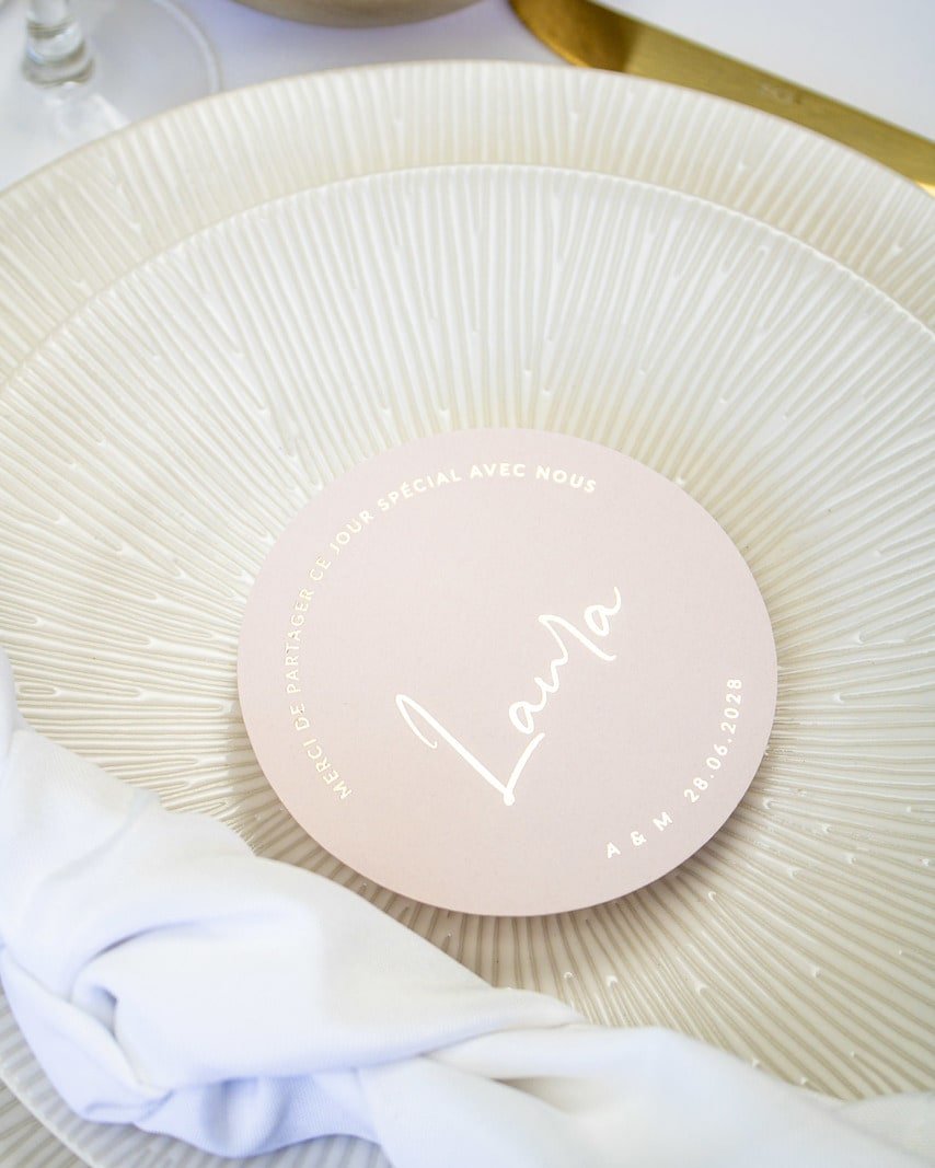 "Amandine - Marque-place" – Marque-place chic, élégant et romantique avec dorure or pour réception de mariage – Papeterie de mariage - Wedding stationery - Création Luxe Carterie Studio
