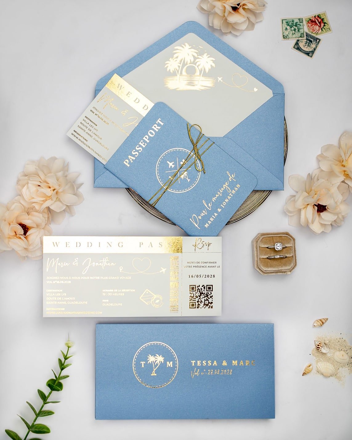 "Baya - Passeport" - Faire-part de mariage passeport, wedding destination, chic, original et romantique avec dorure or - Création Luxe Carterie Studio