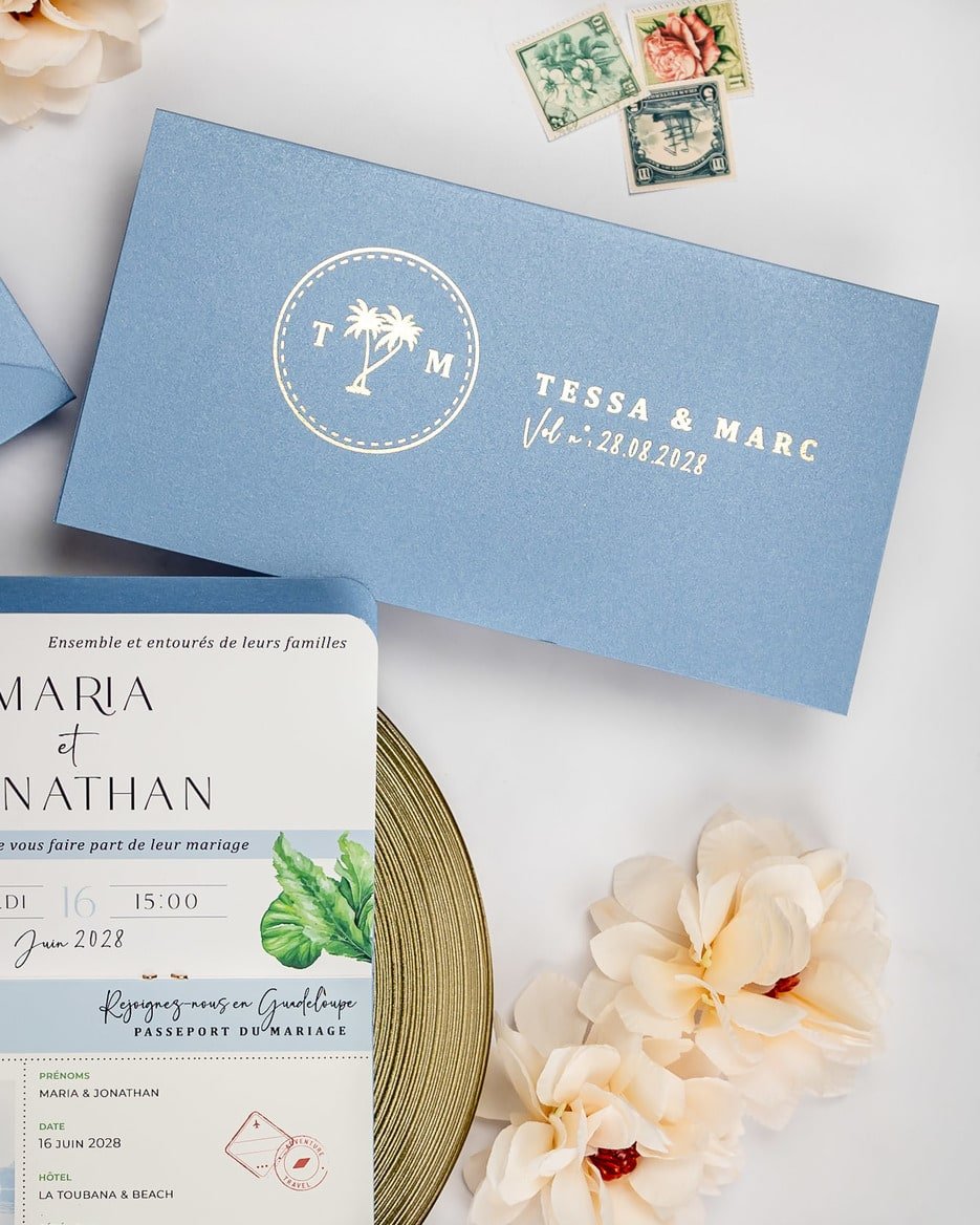 "Baya - Passeport" - Faire-part de mariage passeport, wedding destination, chic, original et romantique avec dorure or - Création Luxe Carterie Studio
