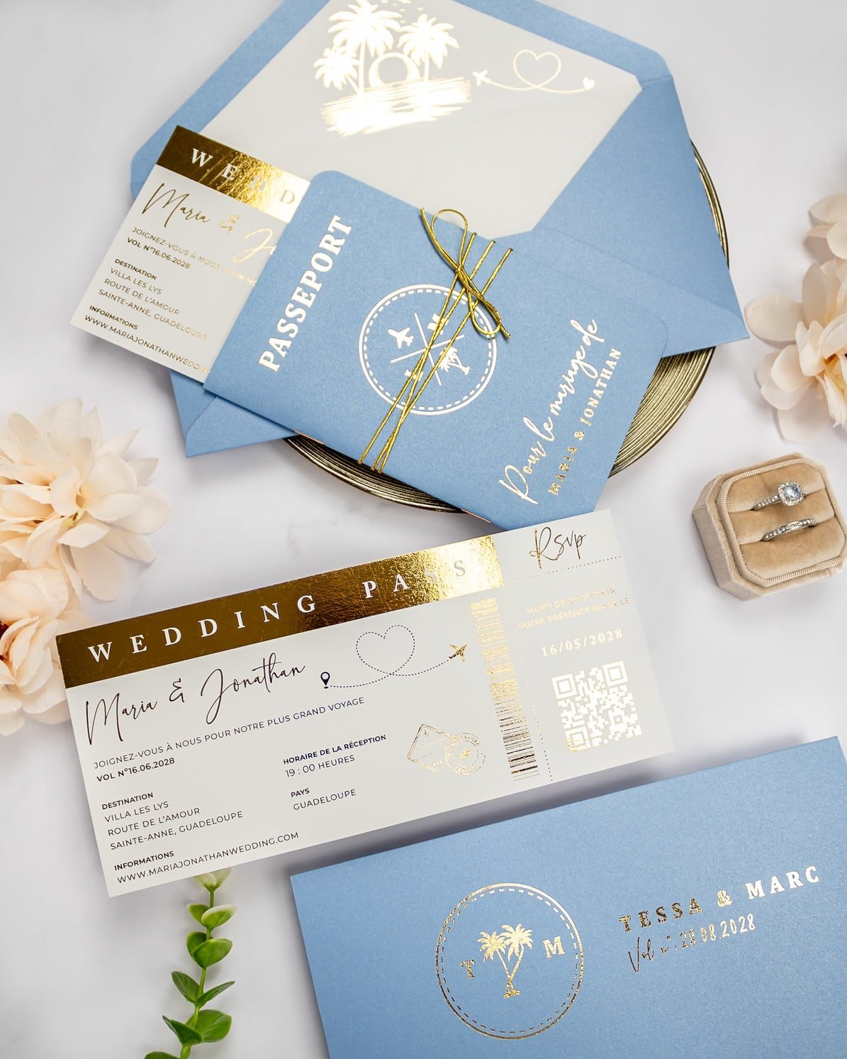 "Baya - Passeport" - Faire-part de mariage passeport, wedding destination, chic, original et romantique avec dorure or - Création Luxe Carterie Studio