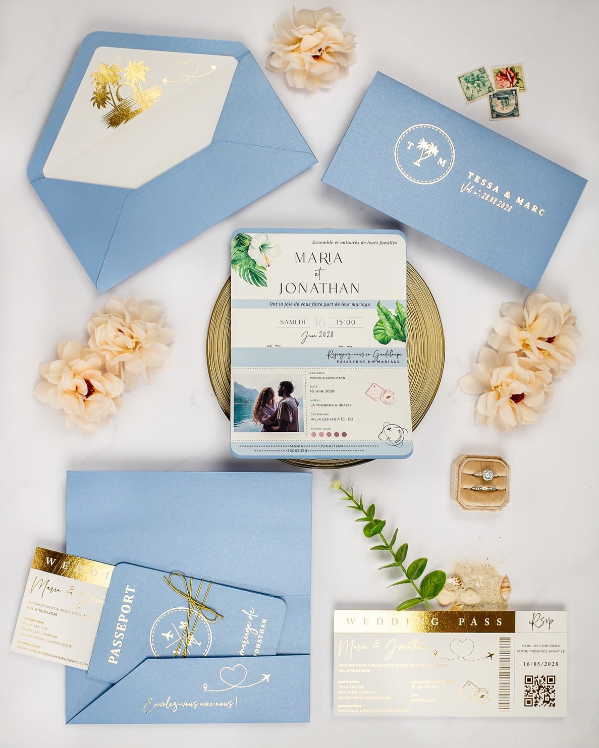 "Baya - Passeport" - Faire-part de mariage passeport, wedding destination, chic, original et romantique avec dorure or - Création Luxe Carterie Studio