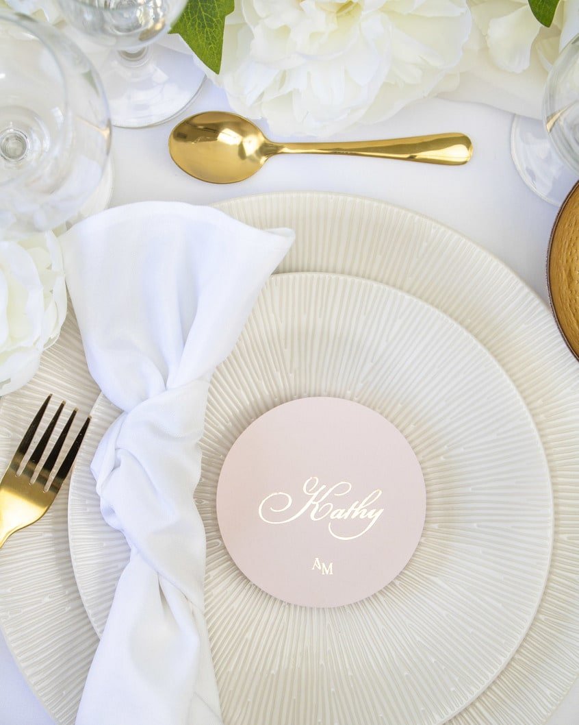 "Bella - Marque-place" – Marque-place chic, élégant et romantique avec dorure or pour réception de mariage – Papeterie de mariage - Wedding stationery - Création Luxe Carterie Studio