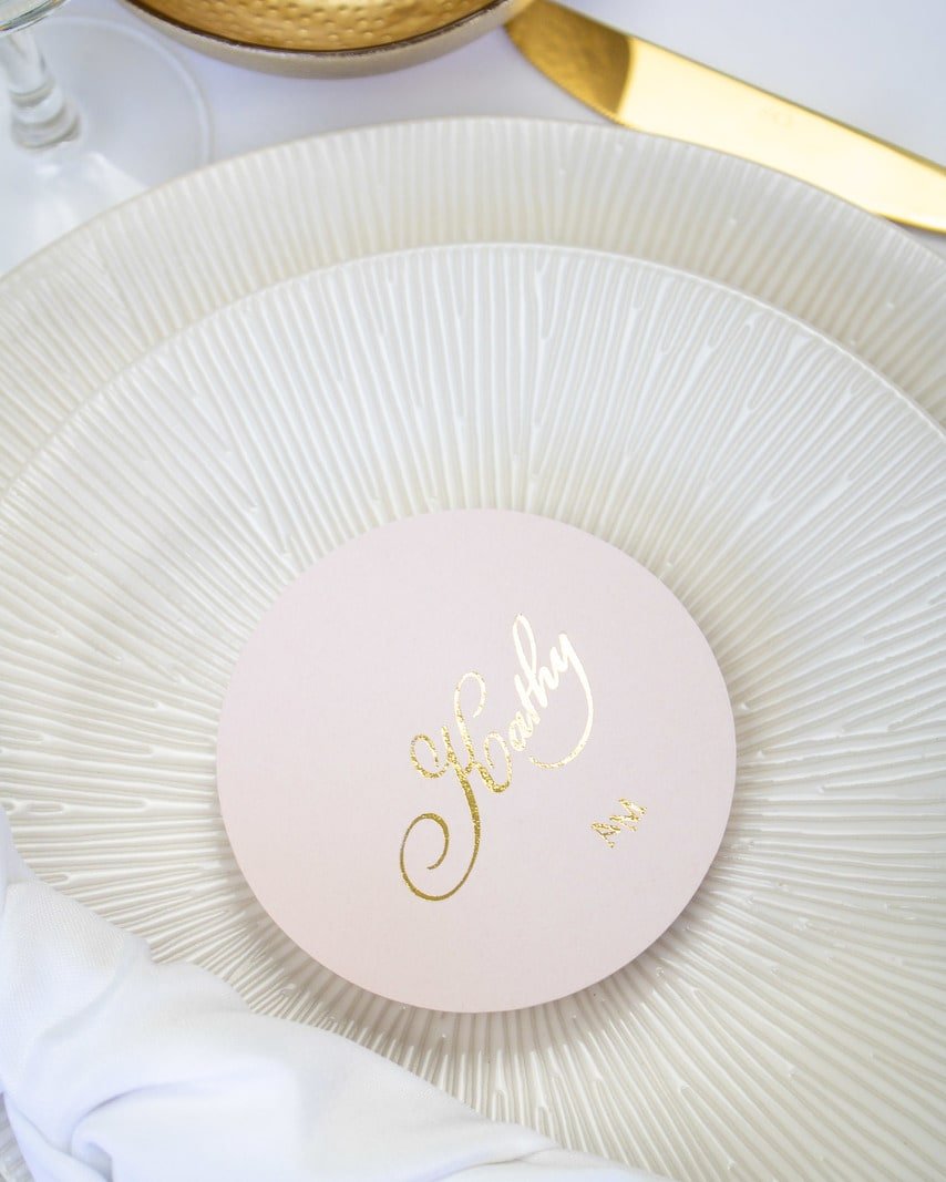 "Bella - Marque-place" – Marque-place chic, élégant et romantique avec dorure or pour réception de mariage – Papeterie de mariage - Wedding stationery - Création Luxe Carterie Studio