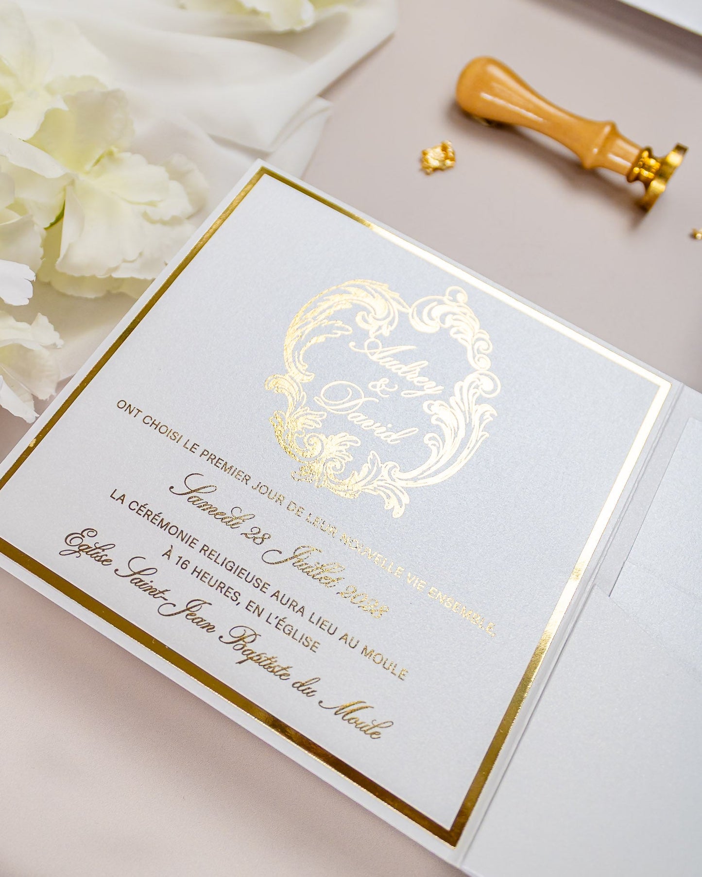 "Bleuet" - Faire-part de mariage chic, élégant et romantique avec dorure or - Wedding stationery - Création Luxe Carterie Studio