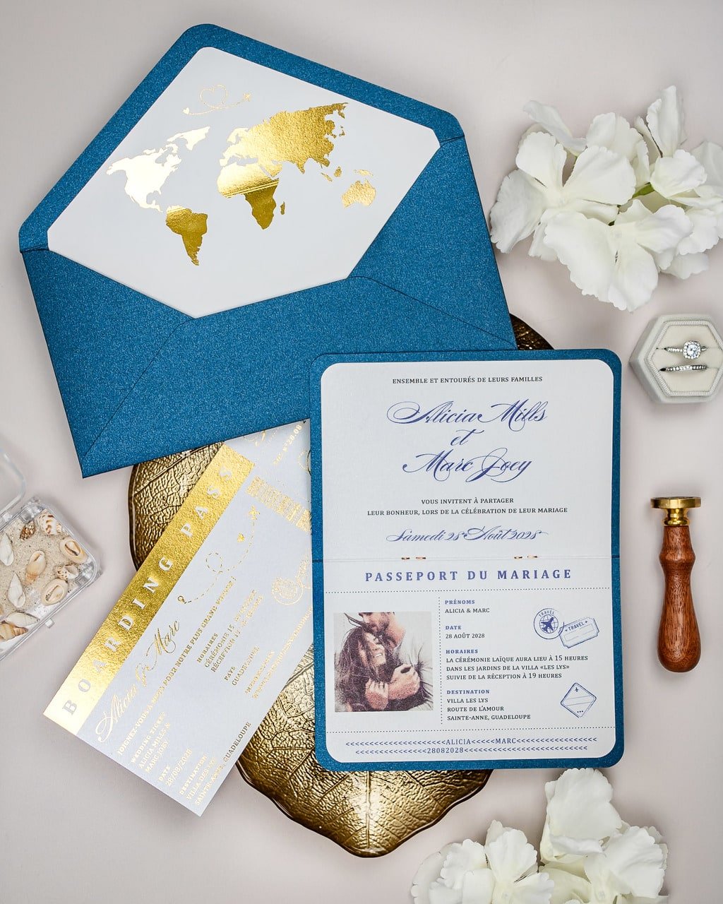 "Donya - Passeport" - Faire-part de mariage passeport, wedding destination, chic, original et romantique avec dorure or - Création Luxe Carterie Studio