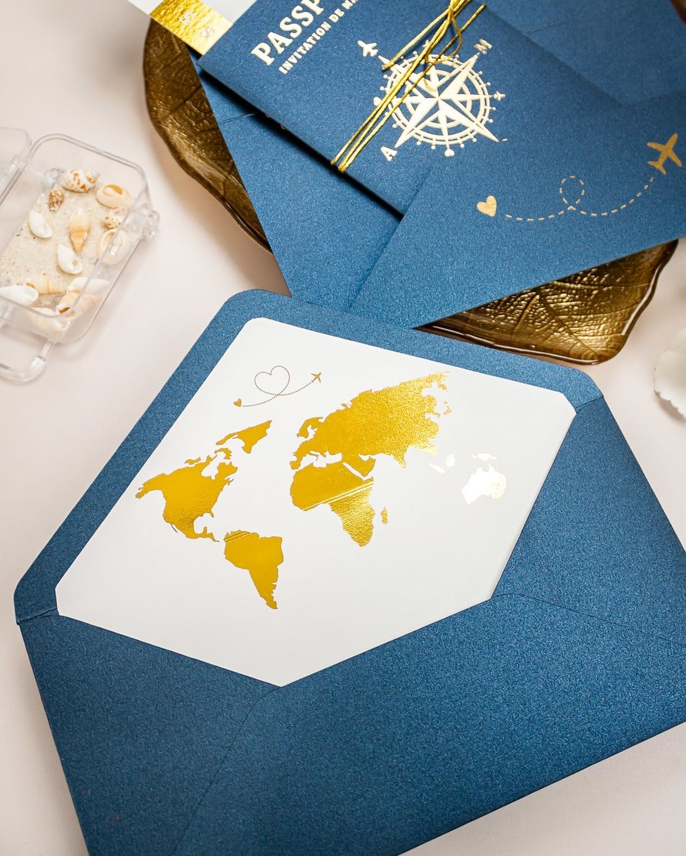 "Donya - Passeport" - Faire-part de mariage passeport, wedding destination, chic, original et romantique avec dorure or - Création Luxe Carterie Studio