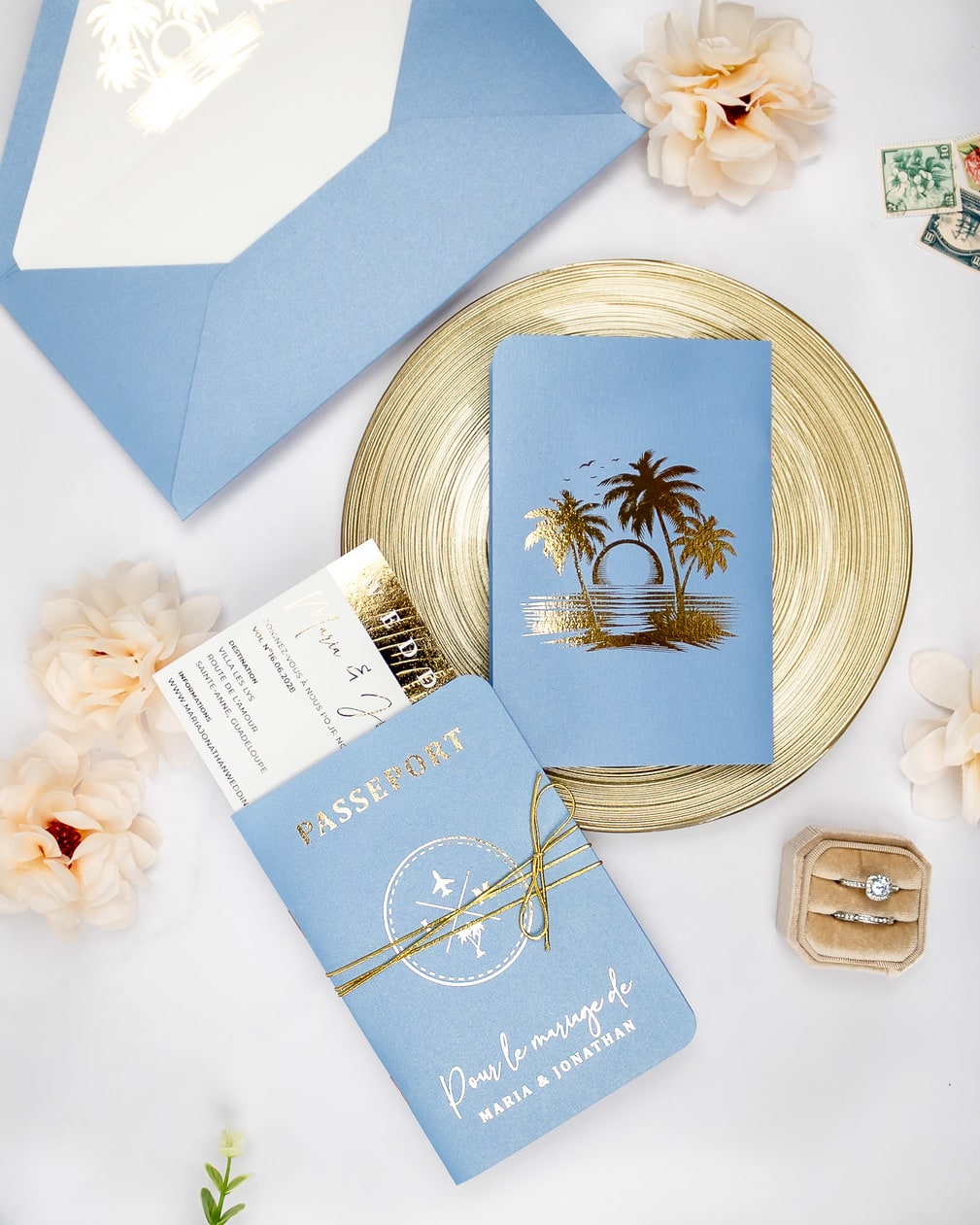 "Baya - Passeport" - Faire-part de mariage passeport, wedding destination, chic, original et romantique avec dorure or - Création Luxe Carterie Studio
