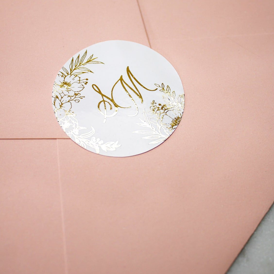 "Kénia - Sticker" - Faire-part de mariage chic, élégant et romantique avec dorure or - Wedding stationery - Création Luxe Carterie Studio