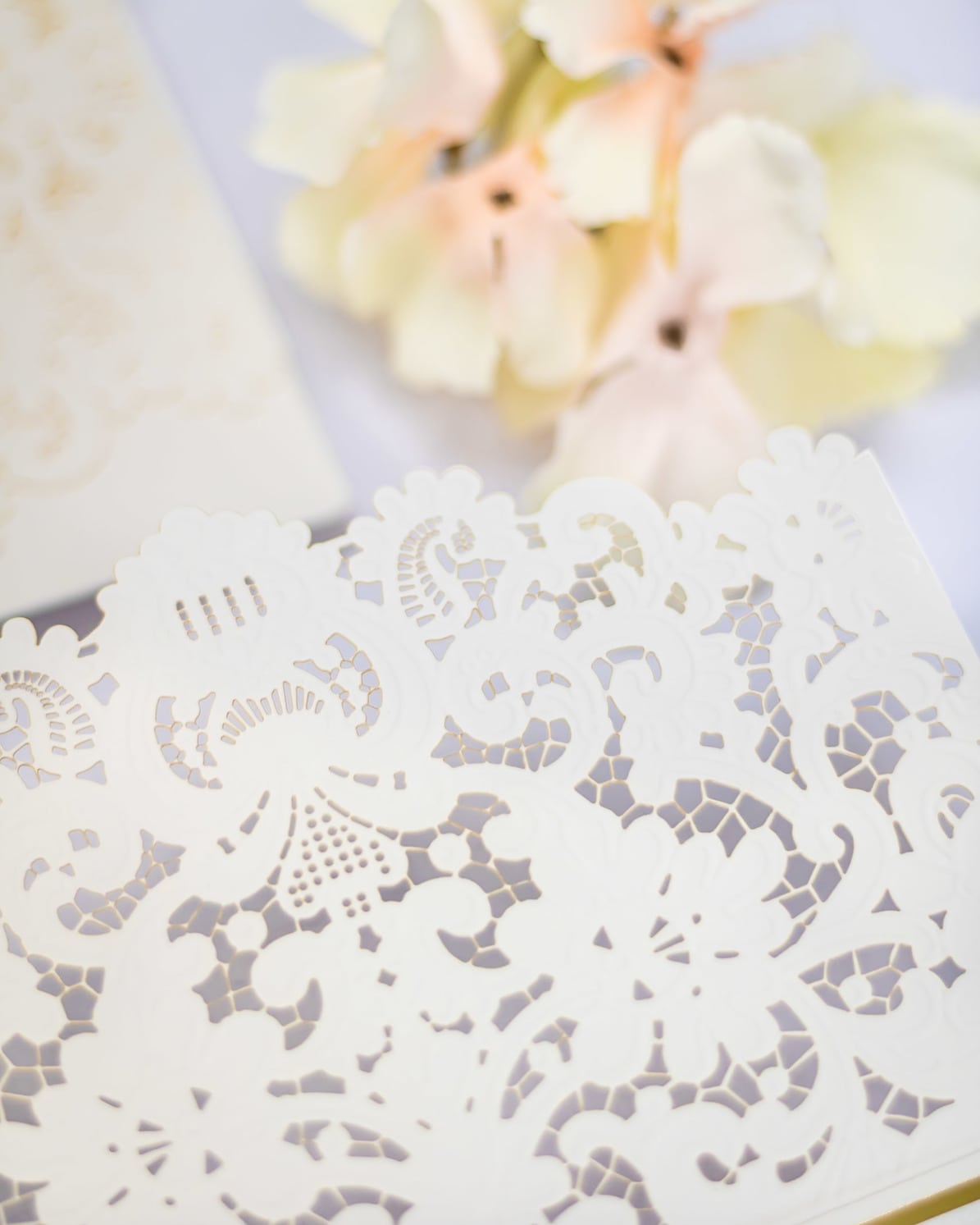 "Lilly" - Faire-part de mariage laser cut élégant et romantique avec dorure or - Wedding stationery - Création Luxe Carterie Studio