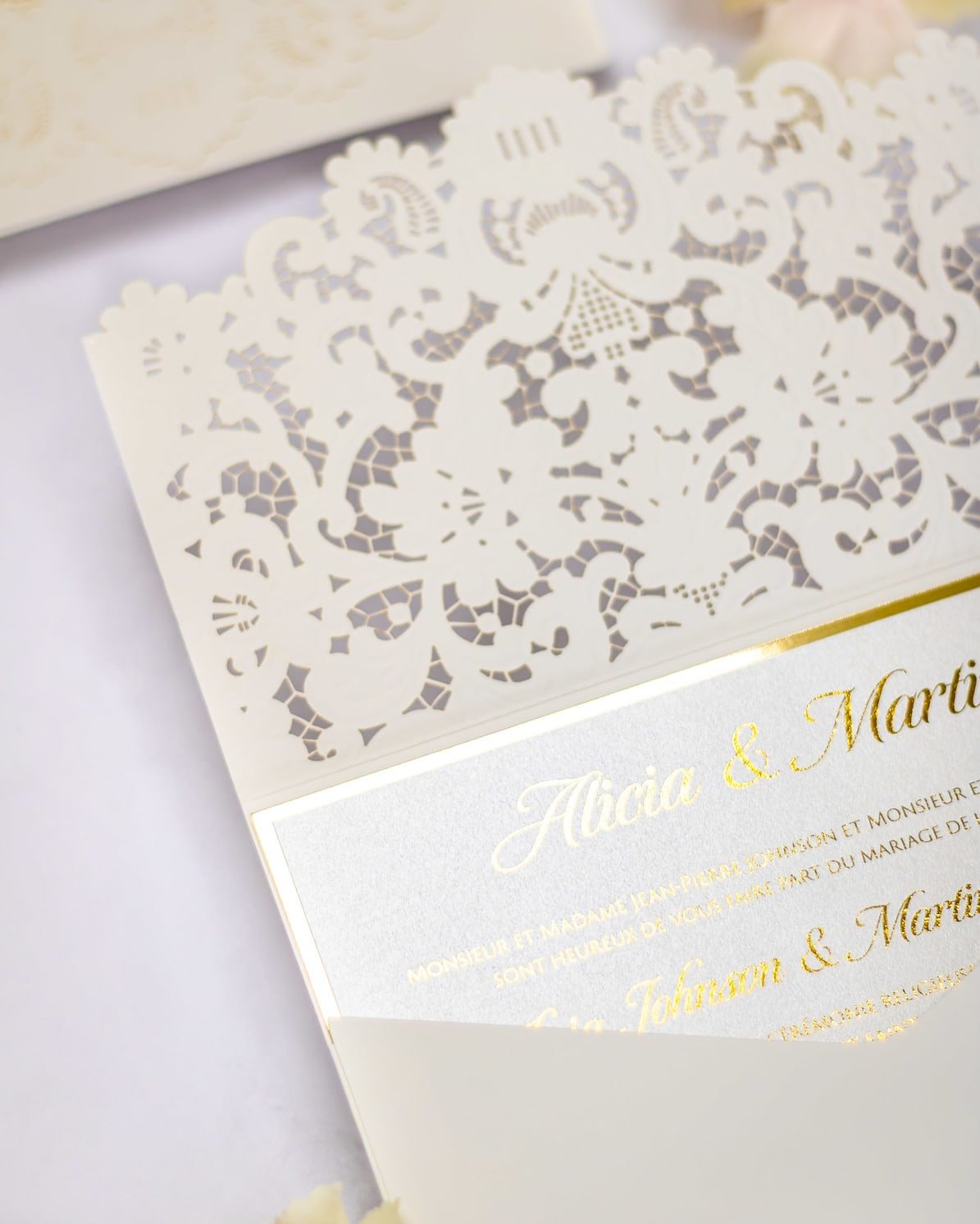 "Lilly" - Faire-part de mariage laser cut élégant et romantique avec dorure or - Wedding stationery - Création Luxe Carterie Studio
