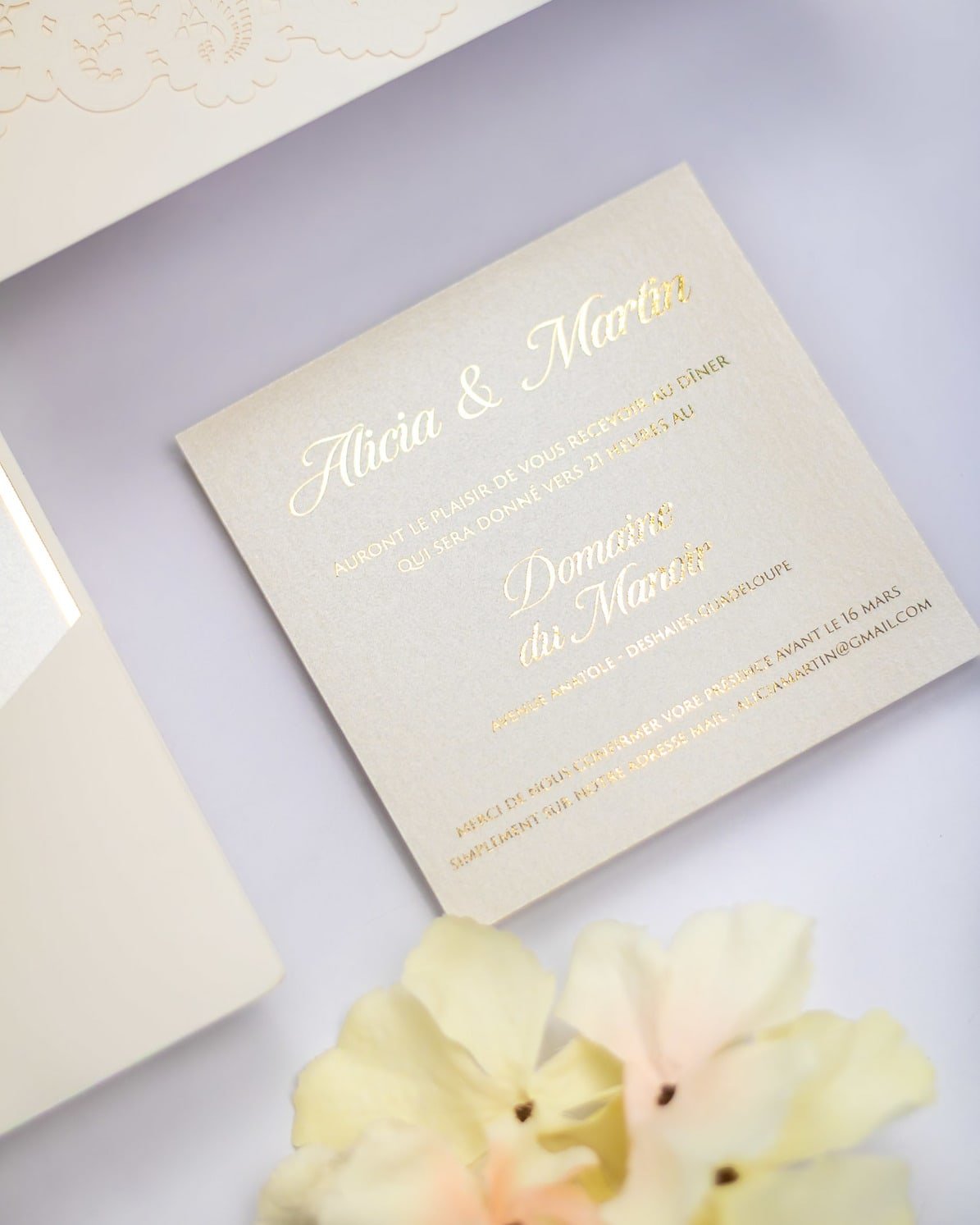 "Lilly" - Faire-part de mariage laser cut élégant et romantique avec dorure or - Wedding stationery - Création Luxe Carterie Studio