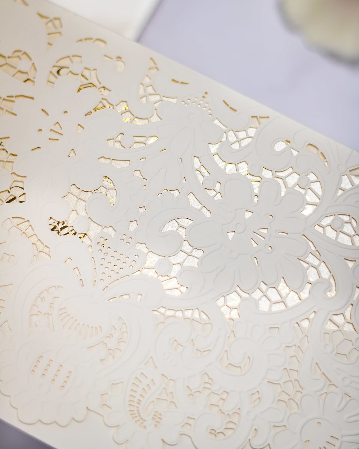 "Lilly" - Faire-part de mariage laser cut élégant et romantique avec dorure or - Wedding stationery - Création Luxe Carterie Studio