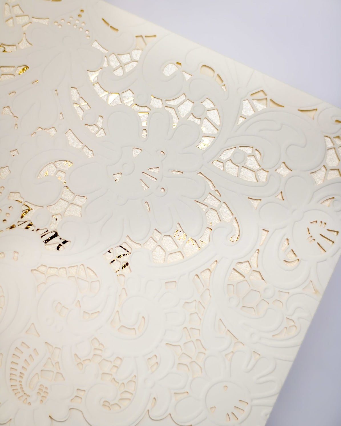 "Lilly" - Faire-part de mariage laser cut élégant et romantique avec dorure or - Wedding stationery - Création Luxe Carterie Studio