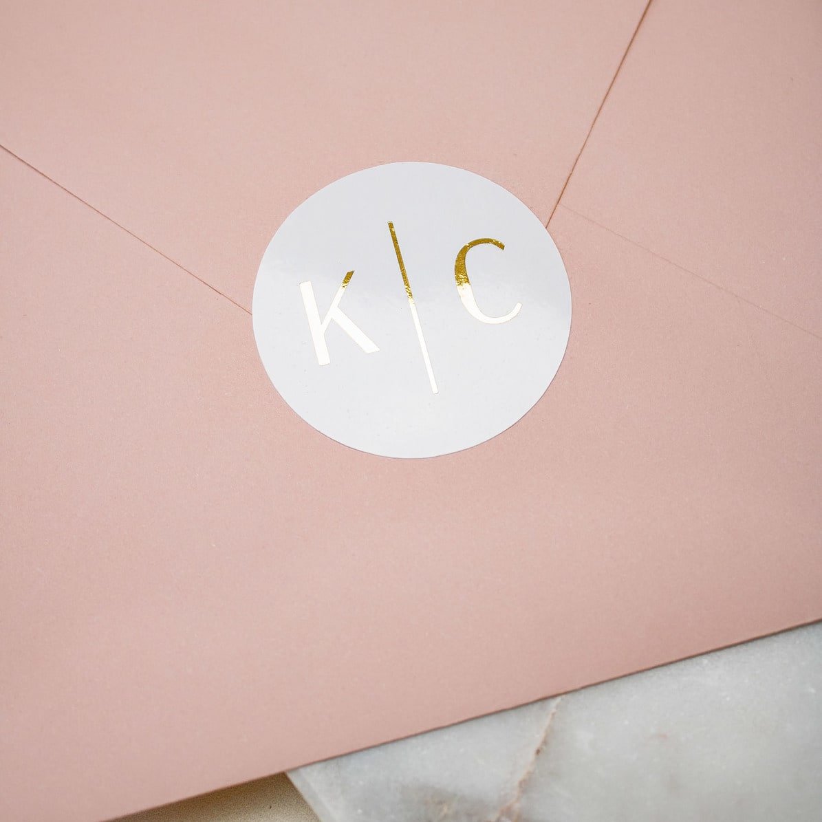 "Lucilla - Sticker" - Faire-part de mariage chic, élégant et romantique avec dorure or - Wedding stationery - Création Luxe Carterie Studio