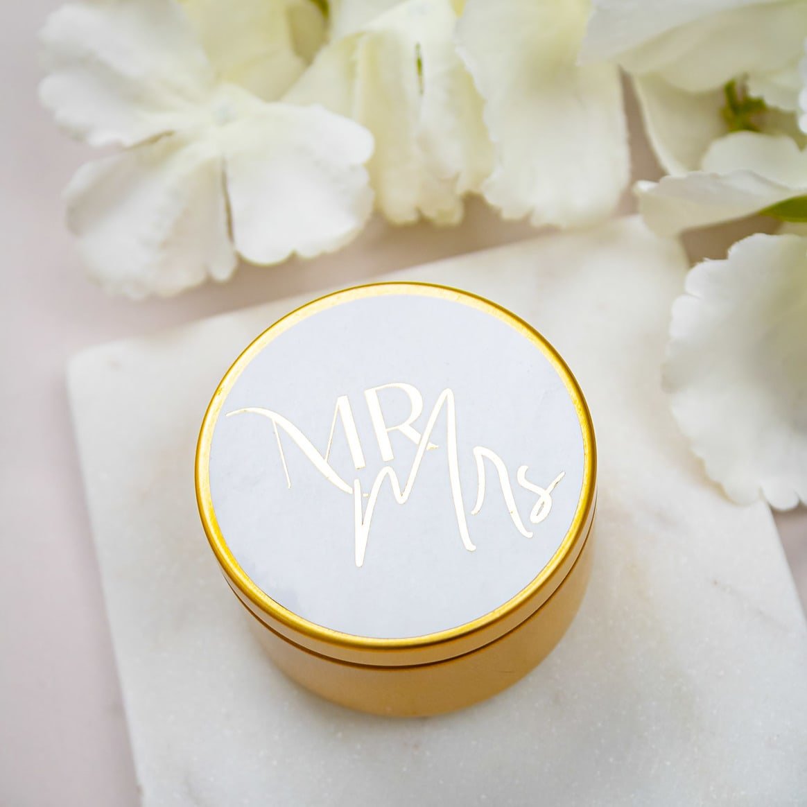 "MR & MRS - Sticker" – Sticker de mariage Mr & Mrs chic et élégant avec dorure or pour cadeaux d’invités – Papeterie de mariage - Wedding stationery - Création Luxe Carterie Studio
