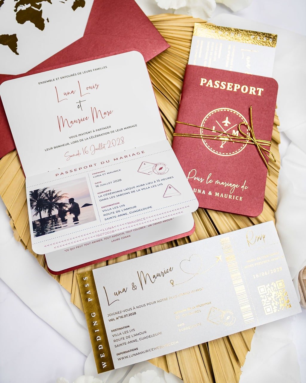 "Ruby - Passeport" - Faire-part de mariage passeport, wedding destination, chic, original et romantique avec dorure or - Création Luxe Carterie Studio