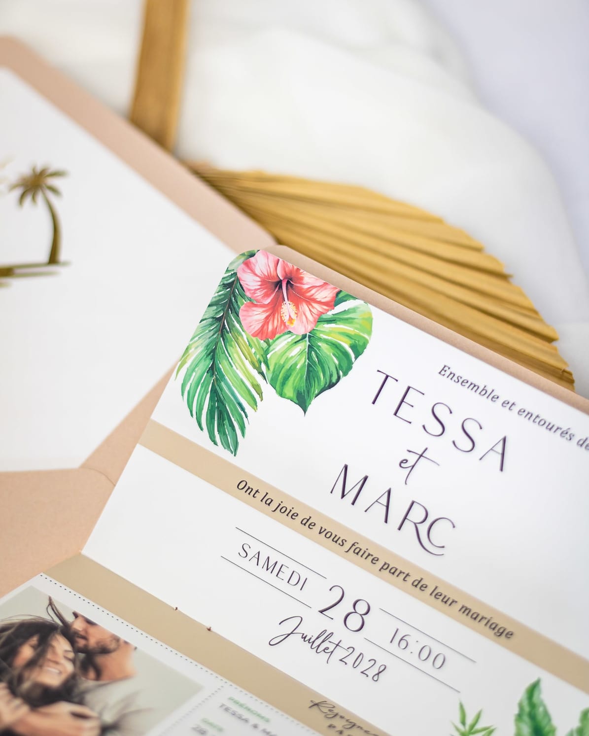 "Sora - Passeport" - Faire-part de mariage passeport, wedding destination, chic, original et romantique avec dorure or - Création Luxe Carterie Studio