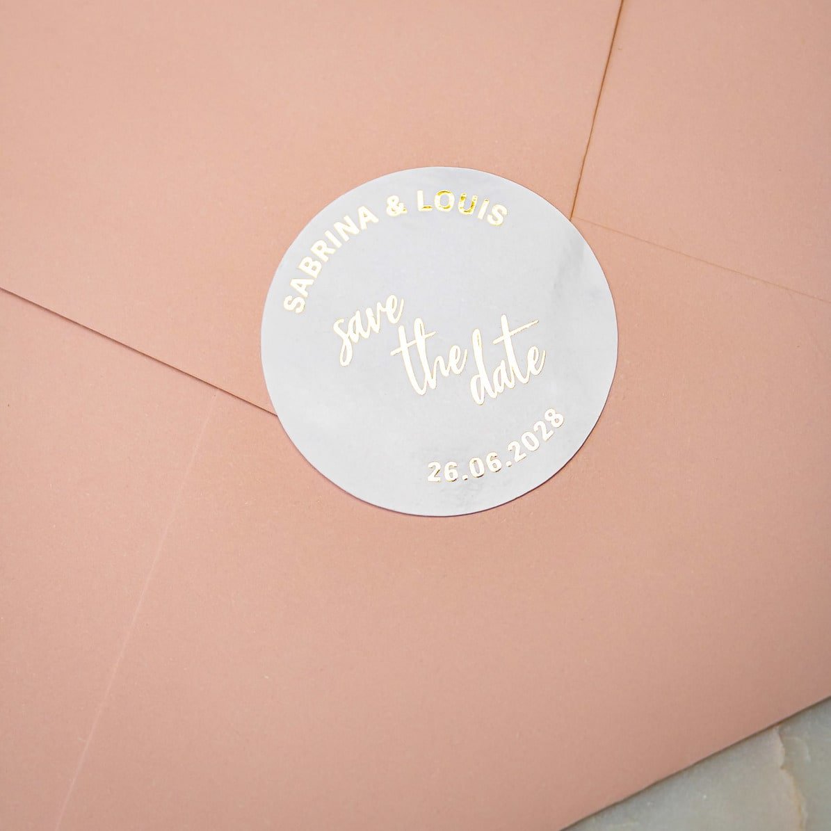 "Sticker - "Save the date"" – Sticker de mariage chic et élégant avec dorure or pour cadeaux d’invités – Papeterie de mariage - Wedding stationery - Création Luxe Carterie Studio