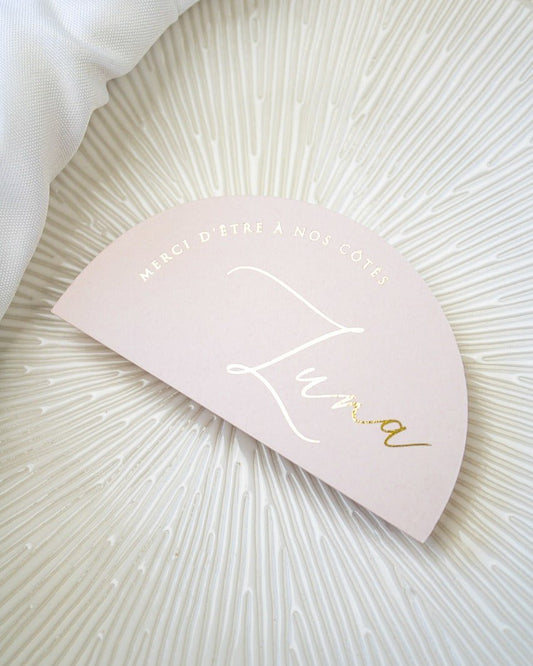 "Abby - Marque-place" – Marque-place chic, élégant et romantique avec dorure or pour réception de mariage – Papeterie de mariage - Wedding stationery - Création Luxe Carterie Studio