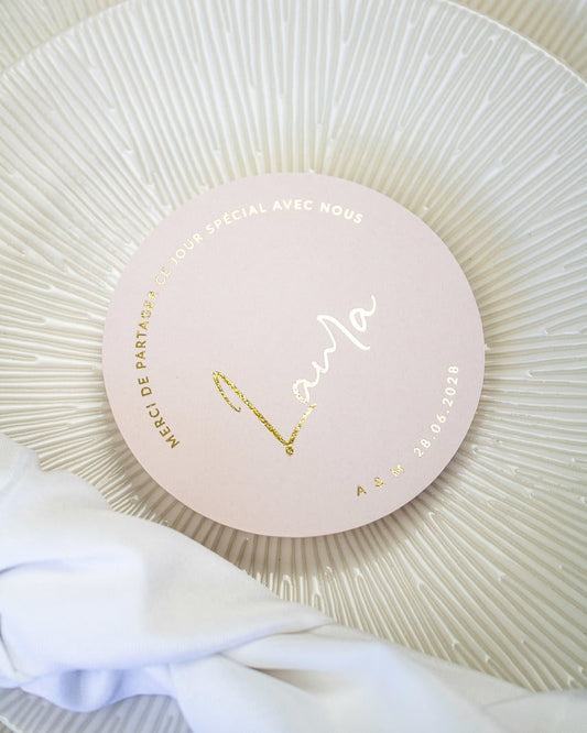 "Amandine - Marque-place" – Marque-place chic, élégant et romantique avec dorure or pour réception de mariage – Papeterie de mariage - Wedding stationery - Création Luxe Carterie Studio