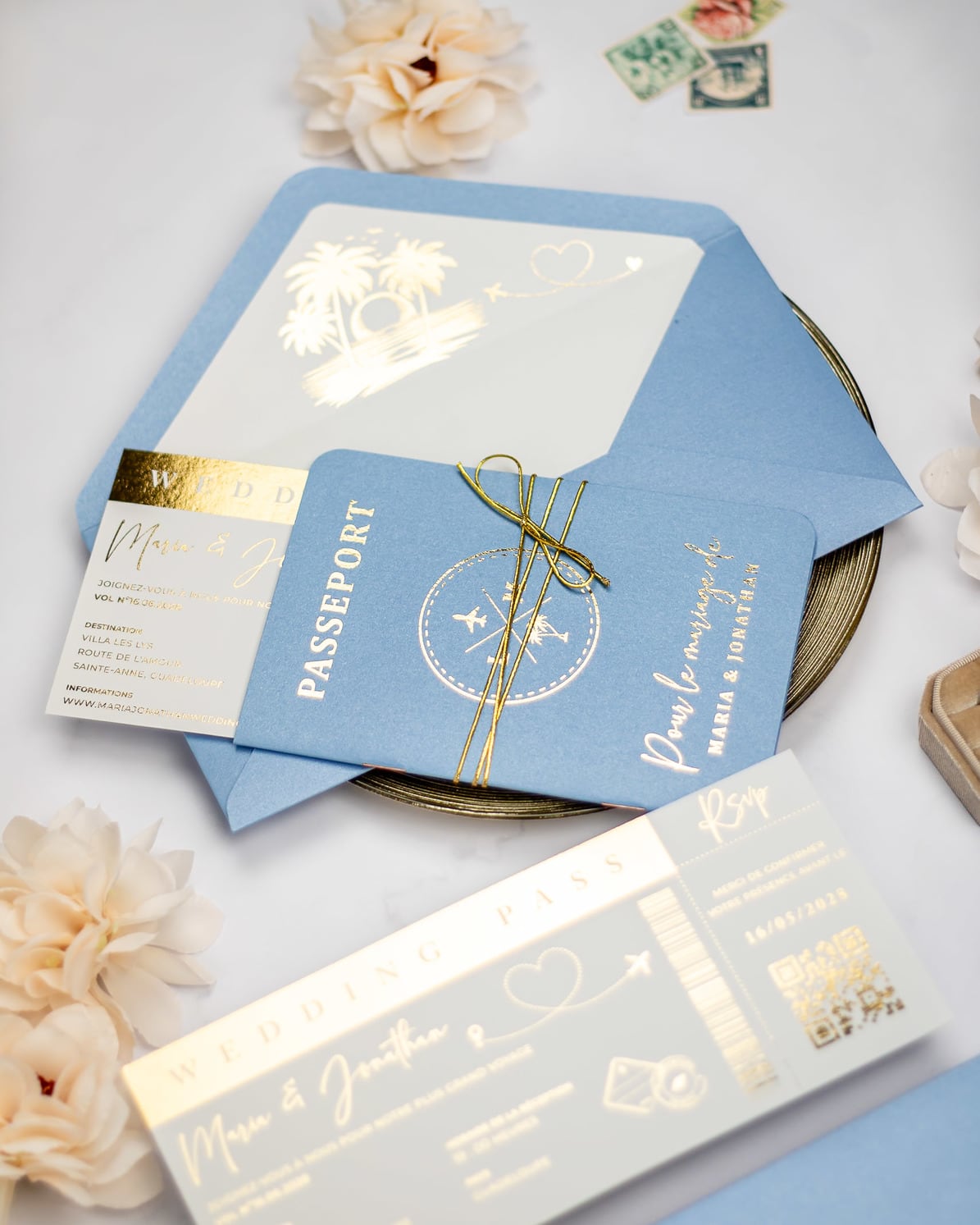 "Baya - Passeport" - Faire-part de mariage passeport, wedding destination, chic, original et romantique avec dorure or - Création Luxe Carterie Studio