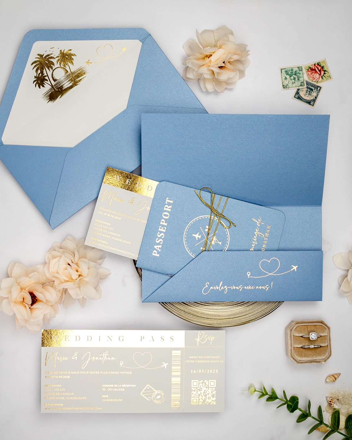 "Baya - Passeport" - Faire-part de mariage passeport, wedding destination, chic, original et romantique avec dorure or - Création Luxe Carterie Studio