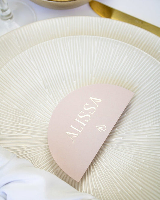 "Rea - Marque-place" – Marque-place chic, élégant et romantique avec dorure or pour réception de mariage – Papeterie de mariage - Wedding stationery - Création Luxe Carterie Studio