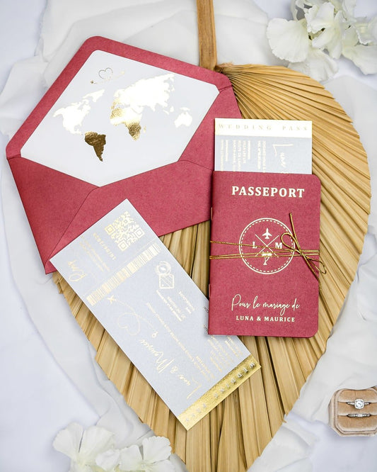 "Ruby - Passeport" - Faire-part de mariage passeport, wedding destination, chic, original et romantique avec dorure or - Création Luxe Carterie Studio