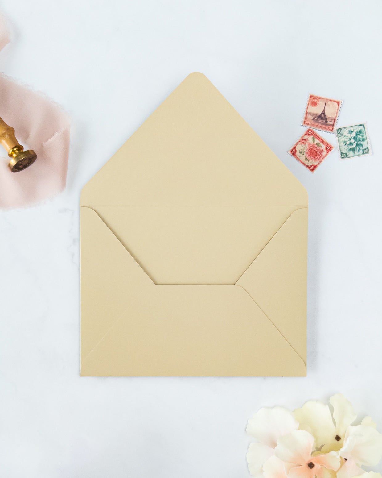 SAPHIRA - Enveloppe épaisse avec Dorure - Enveloppe - 12 cm x 16.5 cm - Luxe Carterie Studio