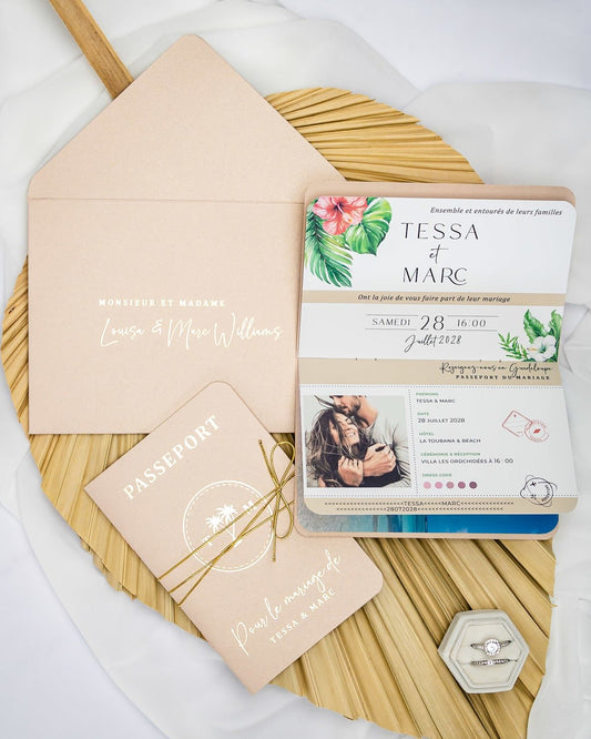 "Sora - Passeport" - Faire-part de mariage passeport, wedding destination, chic, original et romantique avec dorure or - Création Luxe Carterie Studio