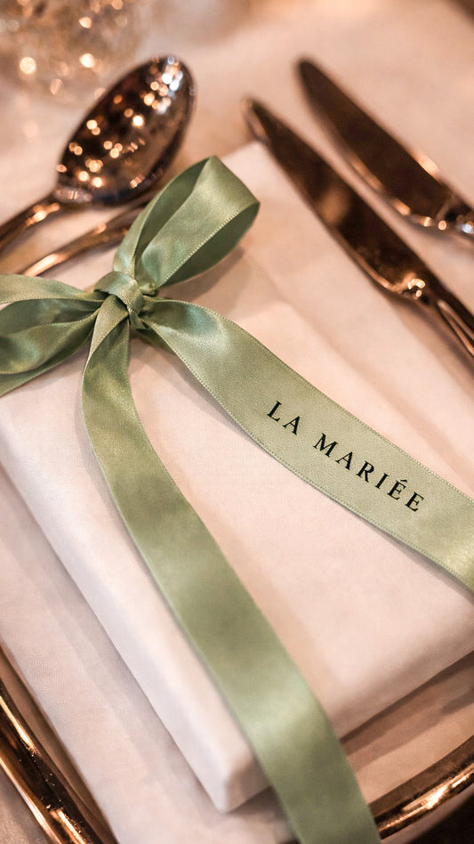 Valy - Ruban satin 2.5 cm - Marque - place - Marque - place - Luxe Carterie Studio
